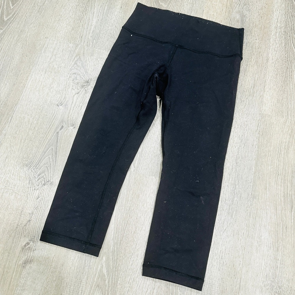 Lululemon Womens Black High Rise Cropped Leggings Size 8 Athletic Yoga Pants